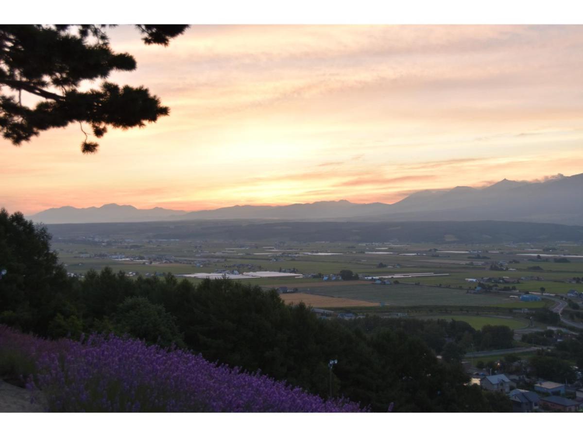 Hotel Hanafuji Inn Nakafurano Exteriér fotografie