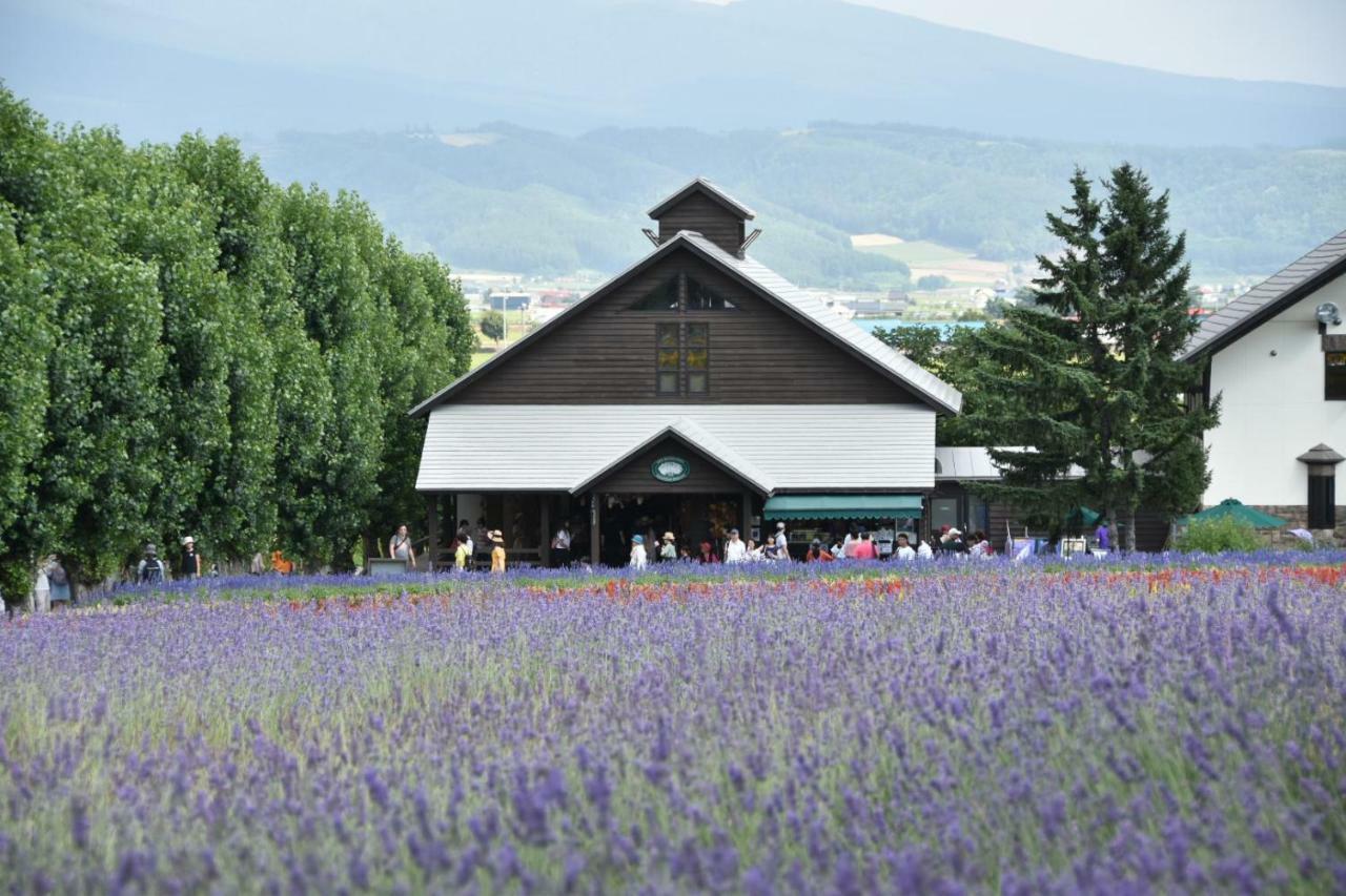 Hotel Hanafuji Inn Nakafurano Exteriér fotografie